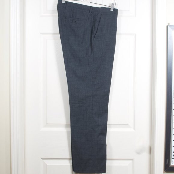 [SOLD] Hugo Boss 40R Modern Fit Wool Gray Check Single Breasted suit. - Picture 8 of 12